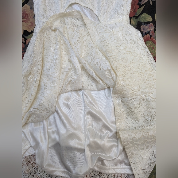 Lace dress - Picture 3 of 6